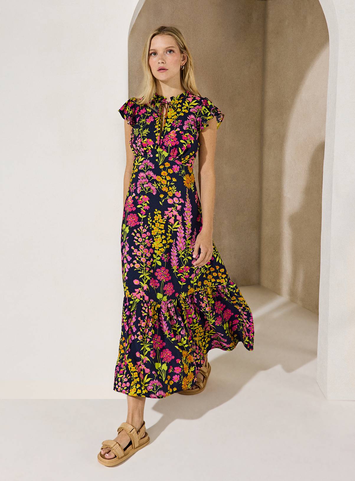 EVERBELLE Navy Floral Tiered Midaxi Dress 18 - Image 2
